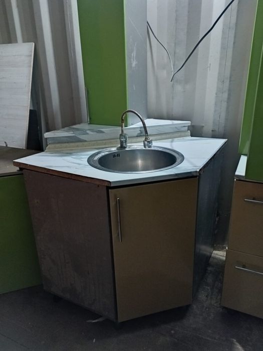 Продается угловой кухонный гарнитур