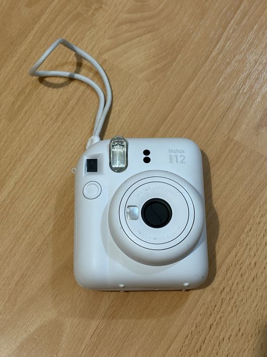 Продам Instax mini 12