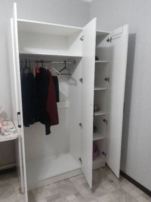 Шкаф с зеркалом продам