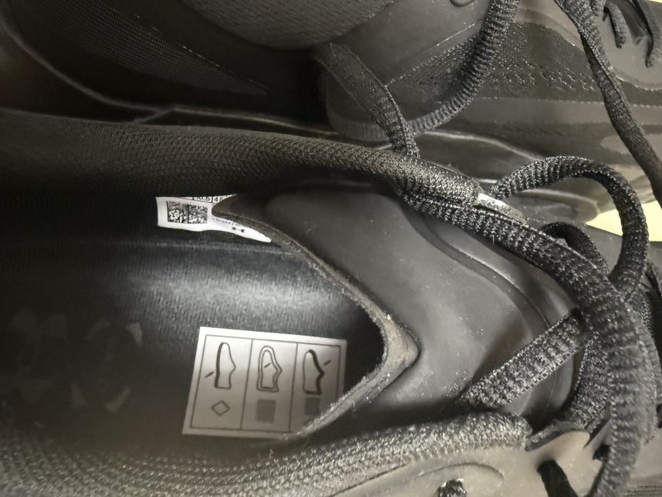 Under armour  hallo racer marimea 45,5 nu sunt purtati