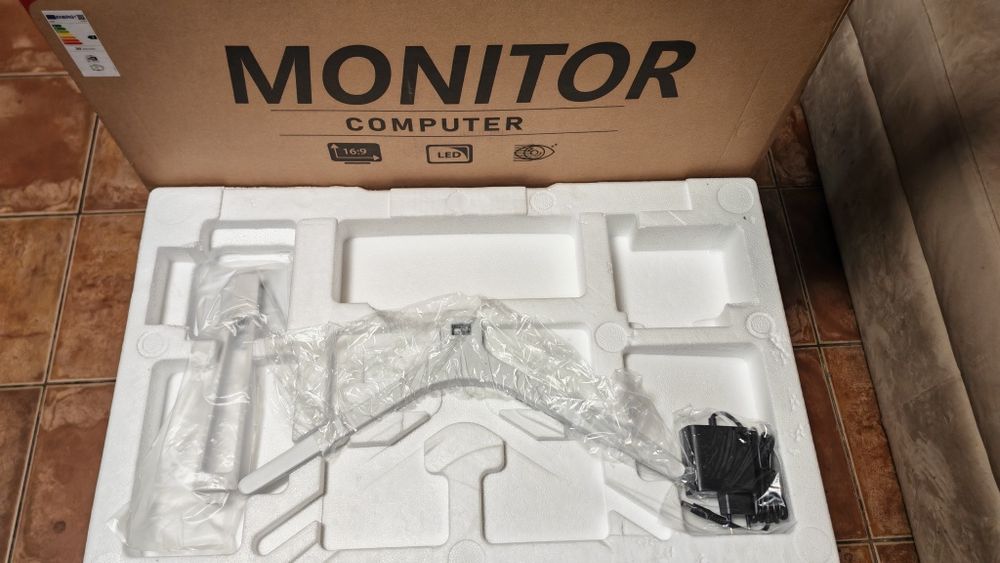 Monitor curbat 27 inci Gaming Crua Alb