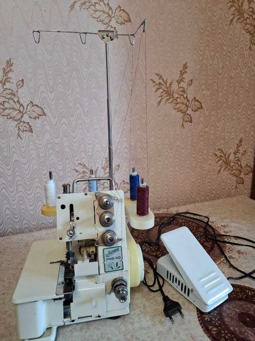 Швейная машина Оверлок