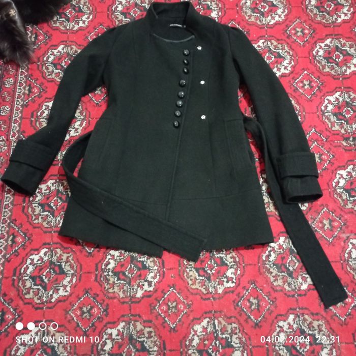 Пол пальто сатылады