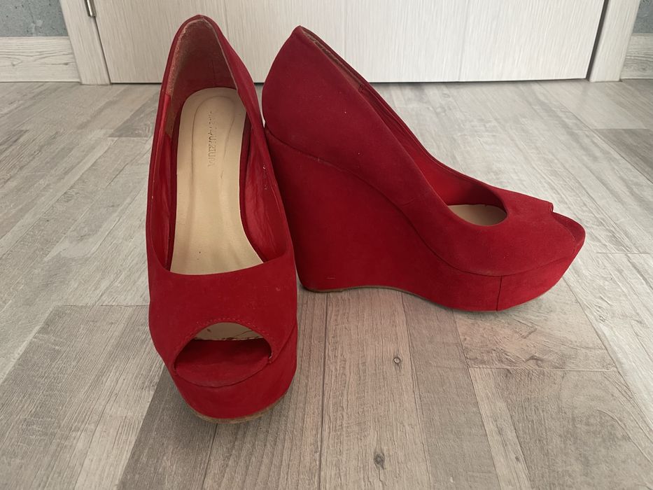 Много обувки . Всички са 37 номер