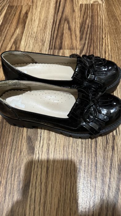 Продаю обувь для девочек