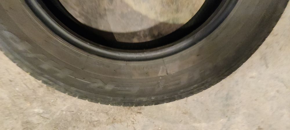 Продавам гуми BRIDGESTONE Dueller H/P sport 215 60 17
215/60