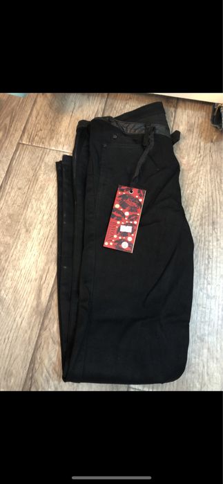 Женские джинсы.