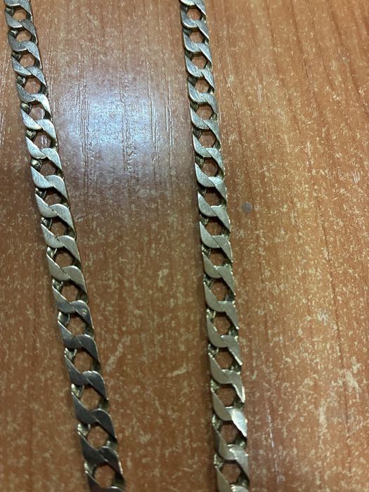 Златен синджир с кръст