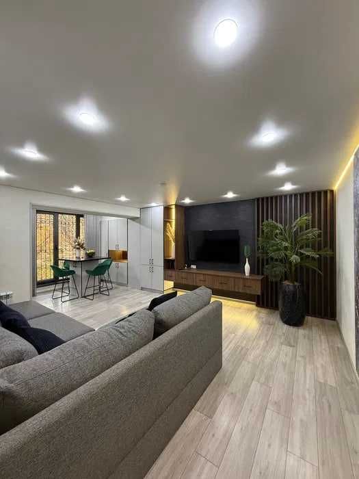 СРОЧНО! ПРОДАМ  квартира 3/2/4 на ЦУМ рядом Метро Космонавтов