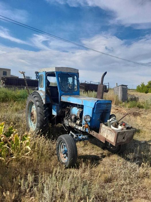 Трактор,всё в рабочем состоянии.
