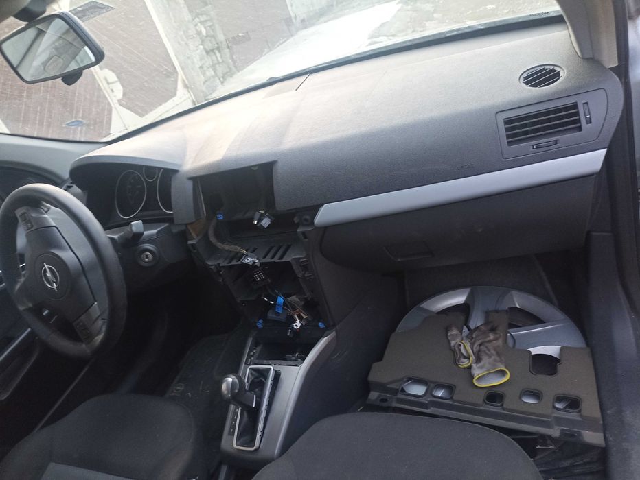 Opel Astra H на части