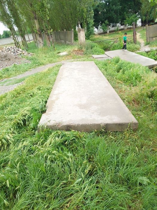 Дорожные плиты размер 1.5х6метр 2 штук цена 1.млн 500 мошина бор етказ