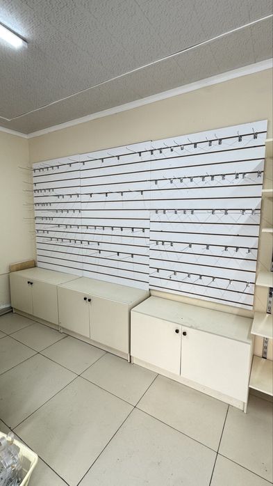 Мебель для магазина одежды