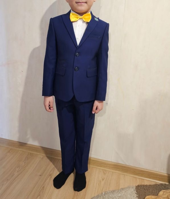 Продам костюм тройка на мальчика