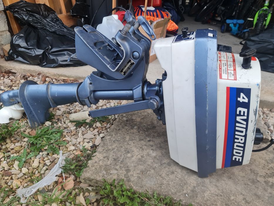 Надуваема лодка Wetline 260см с твърд под и двигател Evinrude 4к.с.