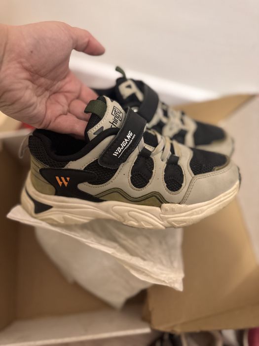 Кроссовки на мальчика