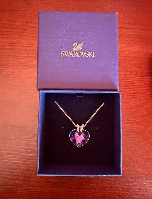 Swarovski - оригинален, нов, красив сет (колие + обеци).