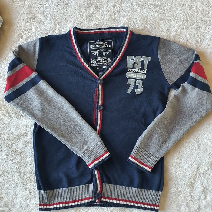 Детски пуловери и жилетки за момче