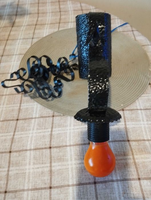 Красив орнамент за осветление( за механи) от ковано желязо