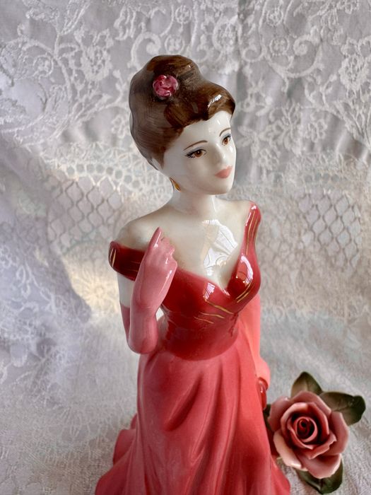 Лимитирана фигурка Coalport – Ladies of fashion, Lady in Red