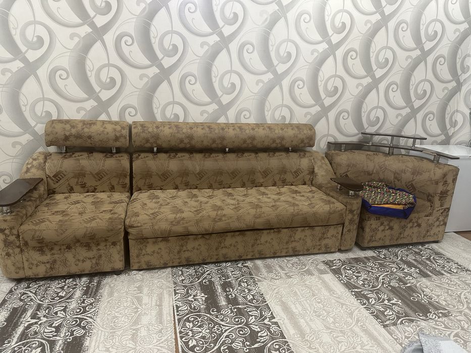 Диван сатылады……………