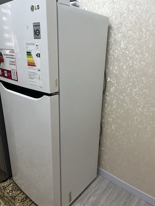 LG холодильник в хорошем состоянии