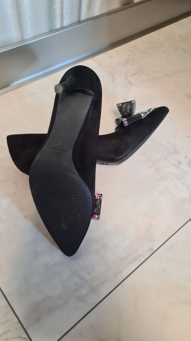 Pantofi eleganți nepurtati