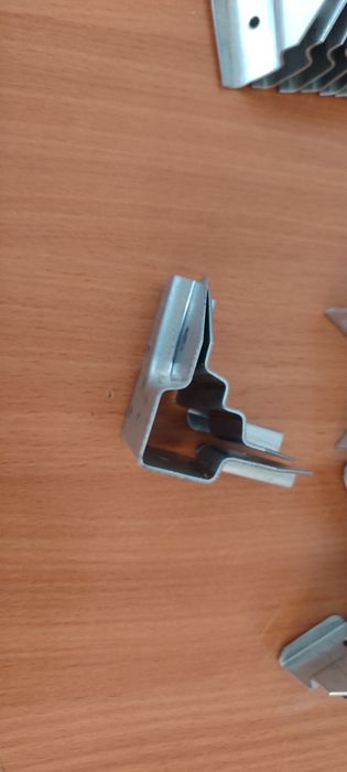 Крепеж для труб угловой 20/20