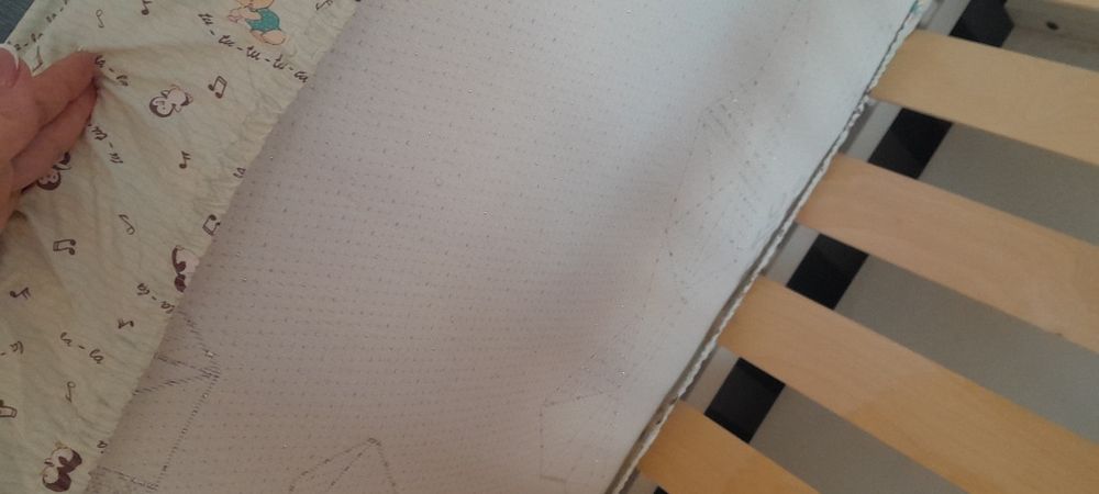 Детская кроватка с маятником