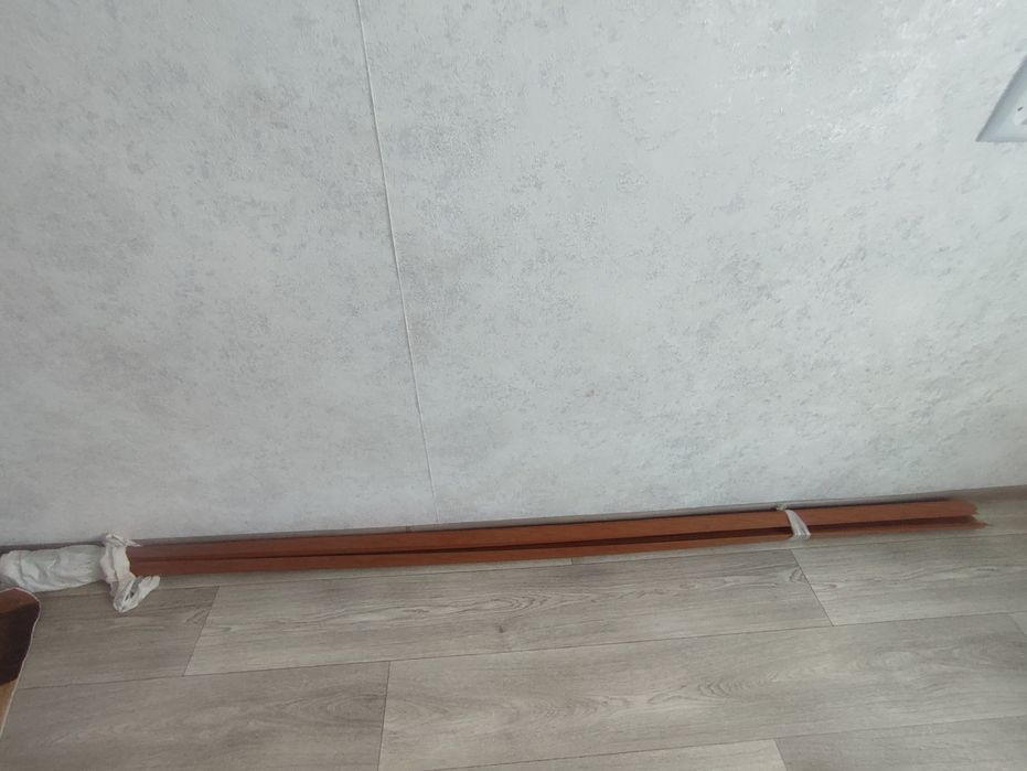 Продам линолеум вместе с плинтуса и заглушками