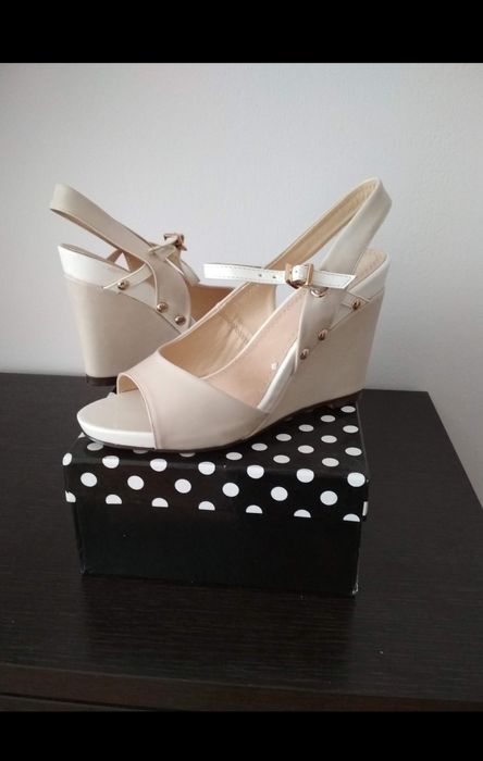 Босоножки новые р.38 за 5000тг