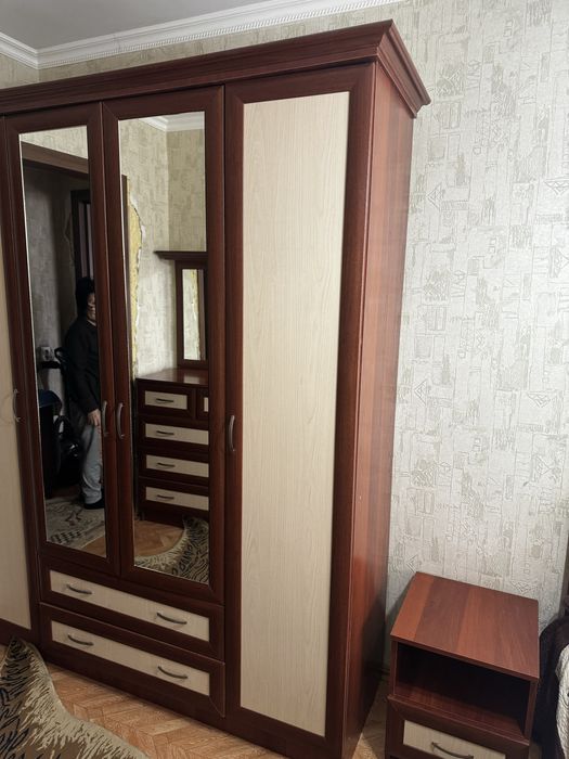 Продам спальный гарнитур