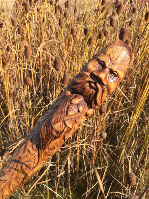 Продам посох резной