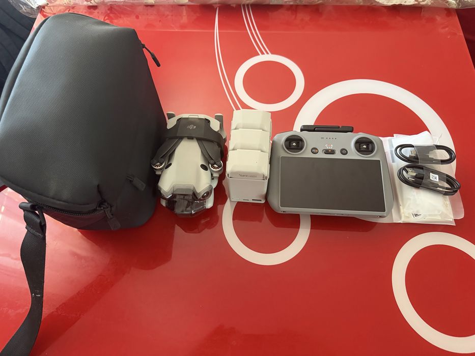 DJI Mini 4 Pro Fly More Combo + RC 2 | Doar 1h28min de zbor | Impecabilă