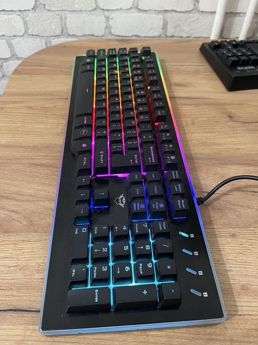 Tastatura Trust Thura GTX 680 semi-mecanica