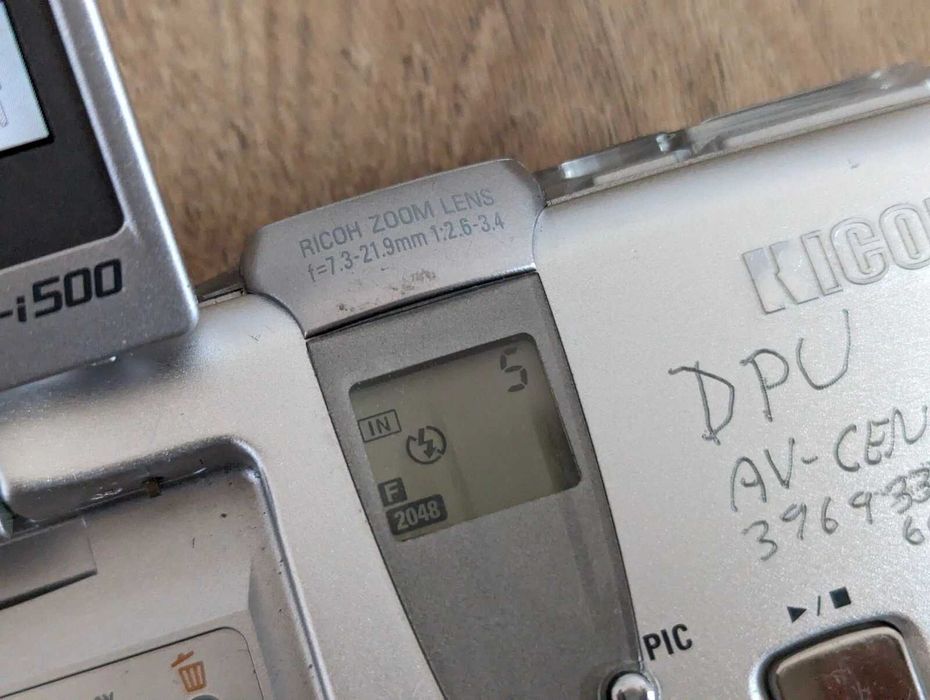 Konica DiMage Z5, Ricoh RDC-i500, Yashica Atoron, AGFA Selecta