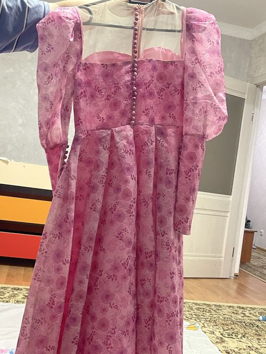 Продам платье розовое