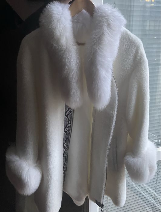 Бяло палто, Двулицев елек