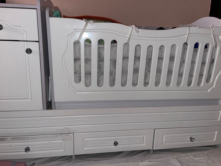 Bolalar yotishi uchun ikki etajlik mebel