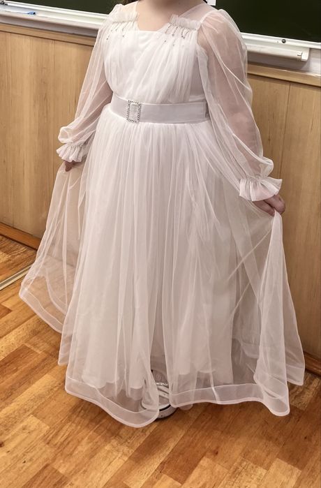 Продам платье не девочку 6-7 лет