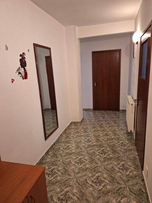 De inchiriat  apartament cu 2 camere , ultracentral, langa primarie, langa  Liceul Ioan Petrus