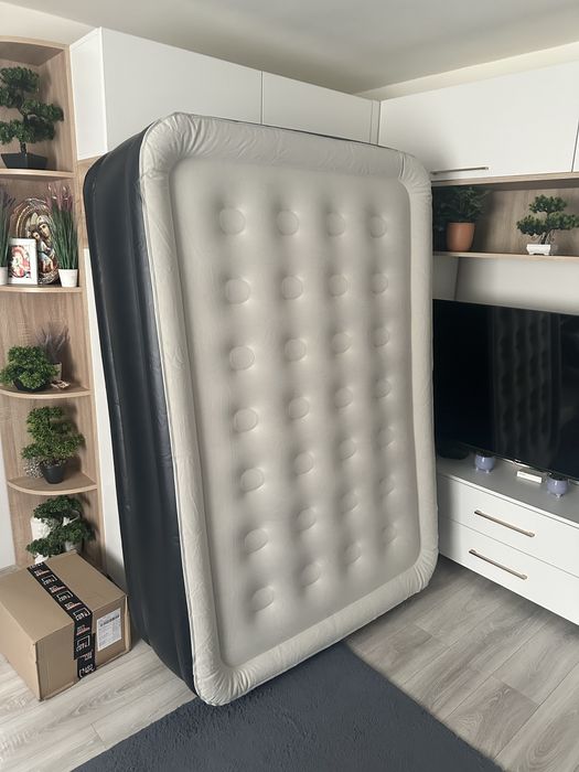 Saltea gonflabila cu spuna autoumflabila