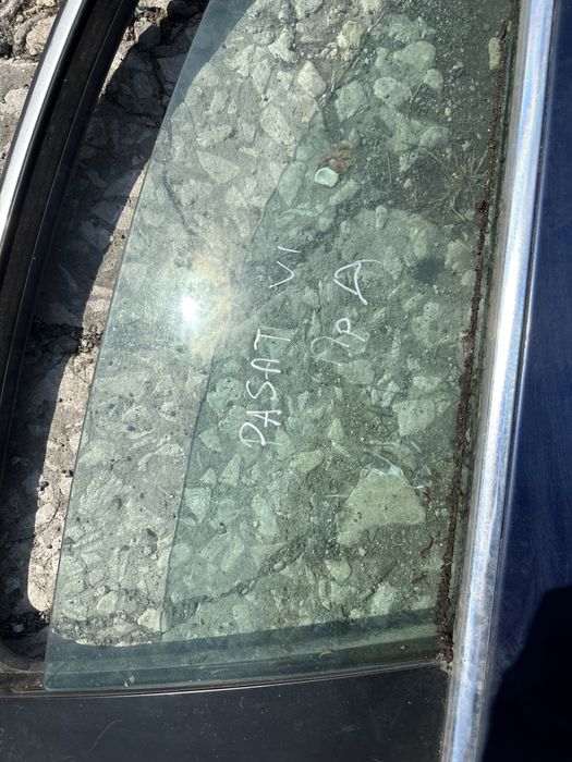 Врата дясна дясно огледало  брава Пасат б6 Passat b6 2006г