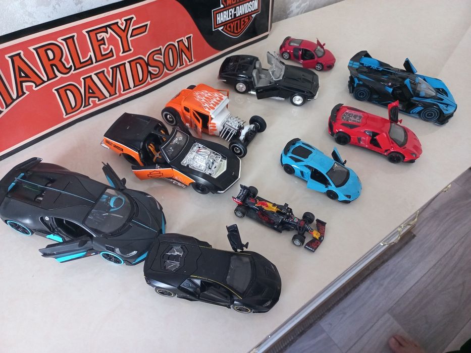 Продам коллекцию игрушечных  машин