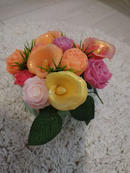Aranjament floral parfumat din baza de săpun