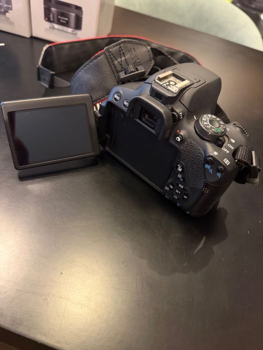 Canon EOS 700D + Kit complet foto/video