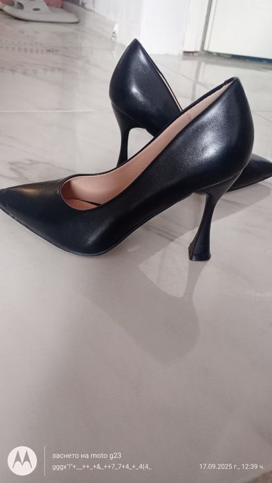 Рокля и официални обувки