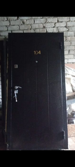 Продам входную дверь