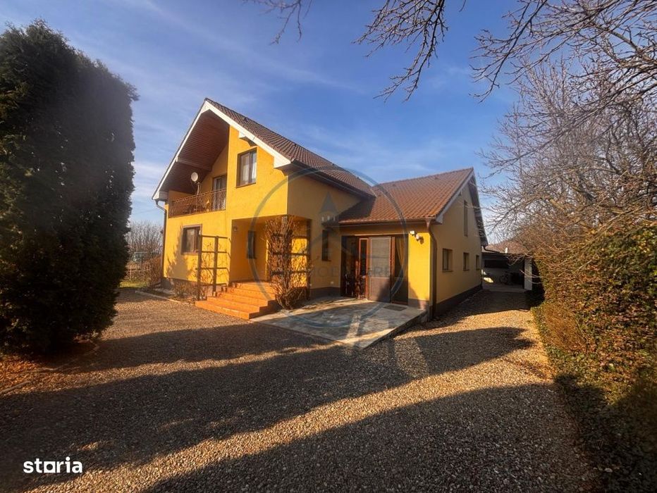 Casa spatioasa cu 3 dormitoare, doua terase si doua fronturi–15 km d
