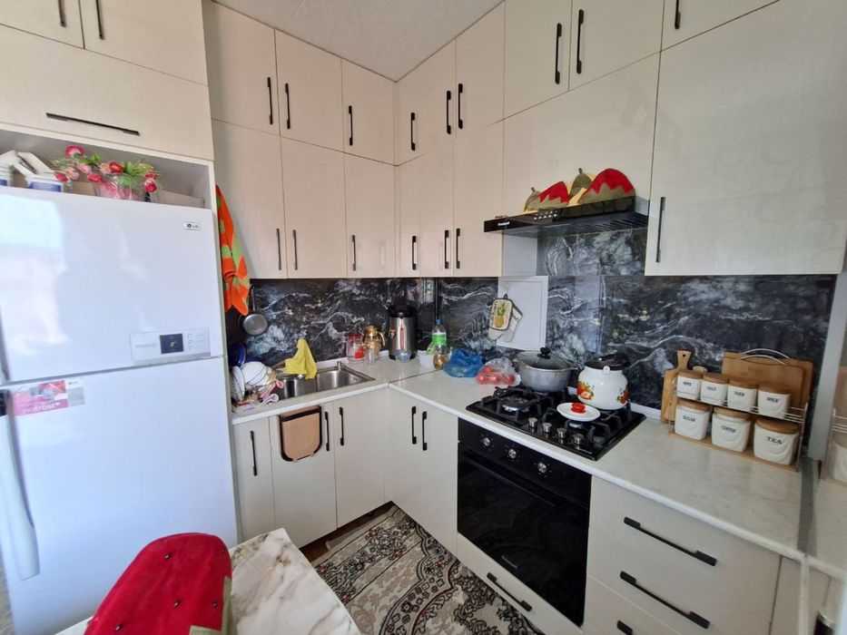 Сергели янги хаёт 8-худуд. З хона 94 кв 6 этаж . Ремонти бор.